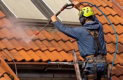Démoussage et hydrofuge de toiture à Monneville