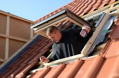 Pose de fenêtres de toit Velux à Monneville